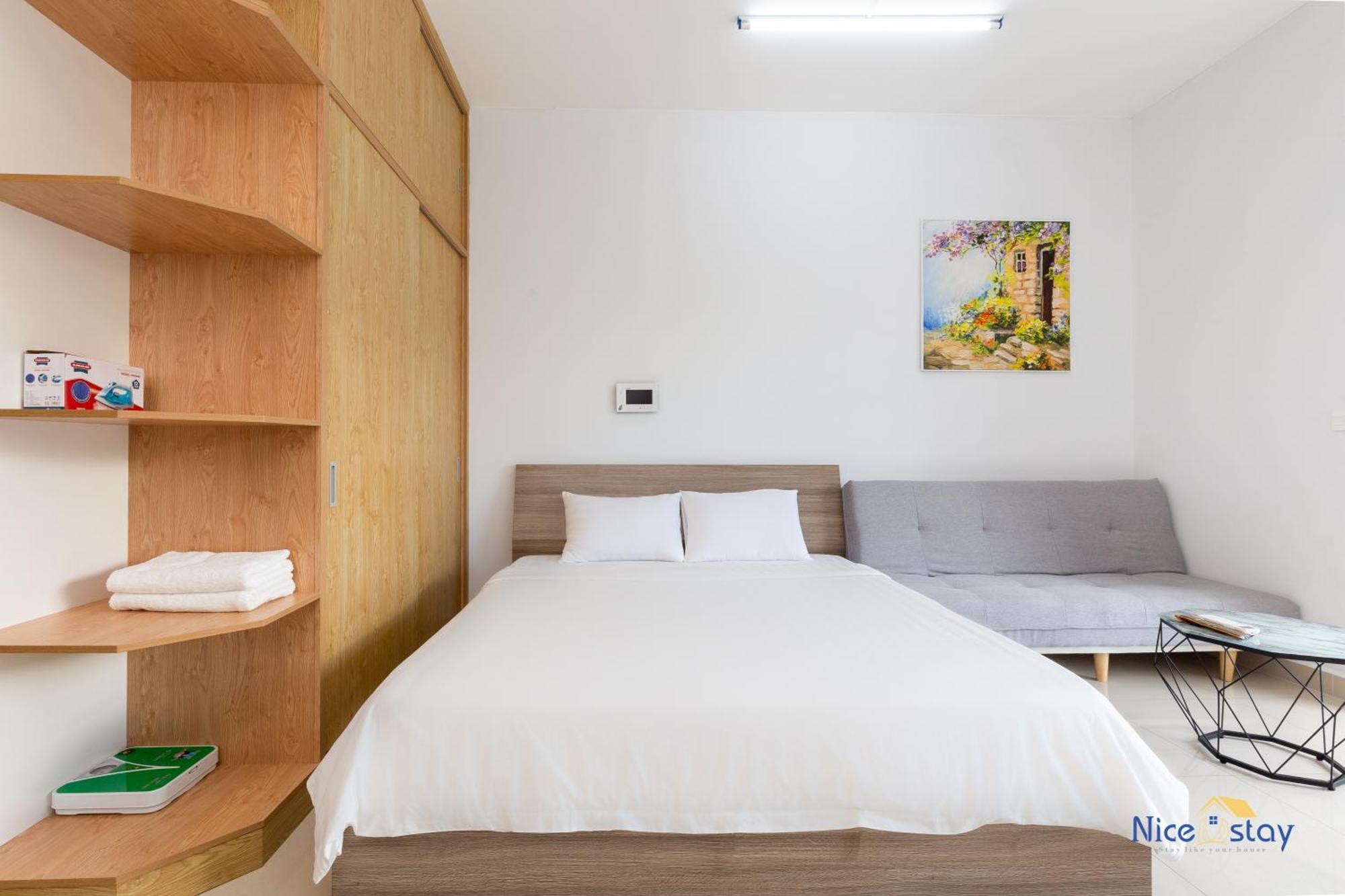 - Botanica Premier Apartment