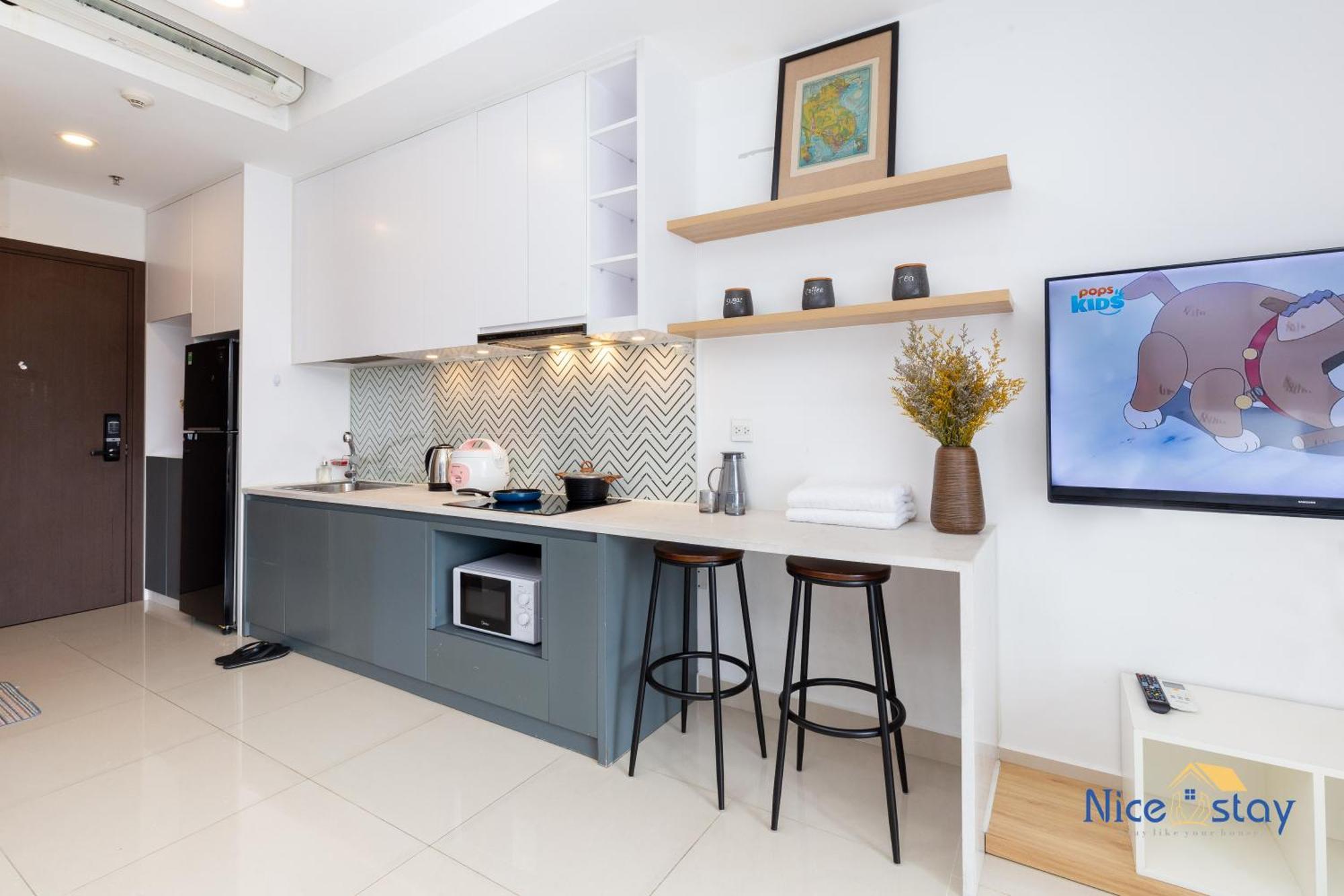 - Botanica Premier Apartment