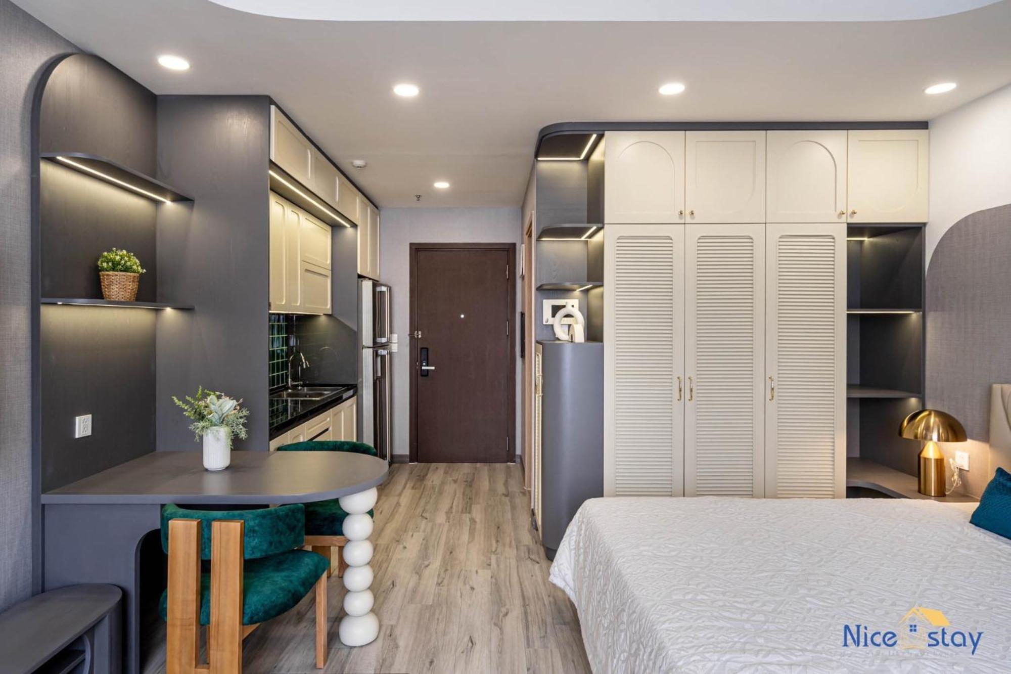 - Botanica Premier Apartment *