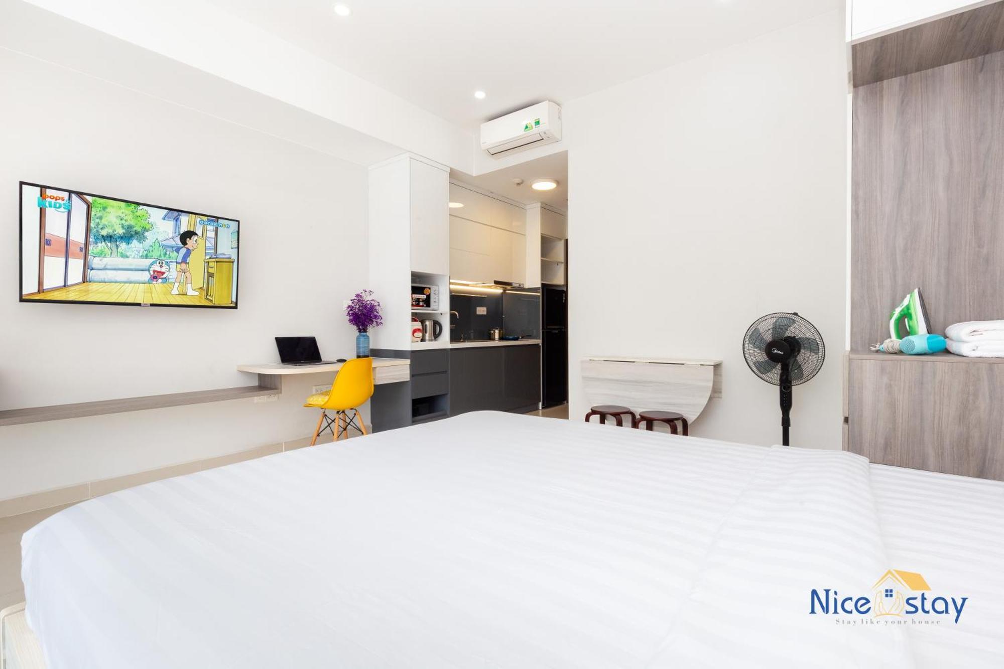 - Botanica Premier Apartment